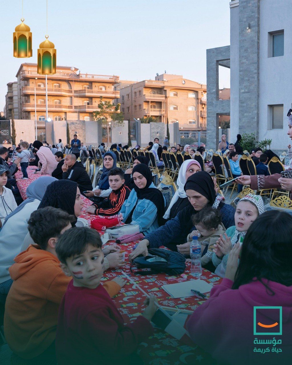 حياة كريمة تنظم قوافل السعادة لدعم الأسر الفلسطينية  (25)