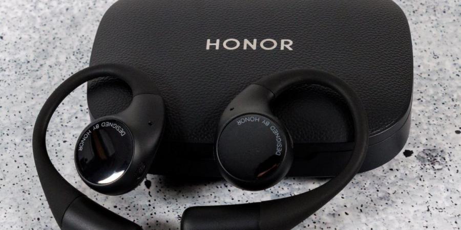 #MWC25 هونر تكشف عن سماعات Honor Earbuds Open بتصميم مستوحى من القمر في MWC 2025