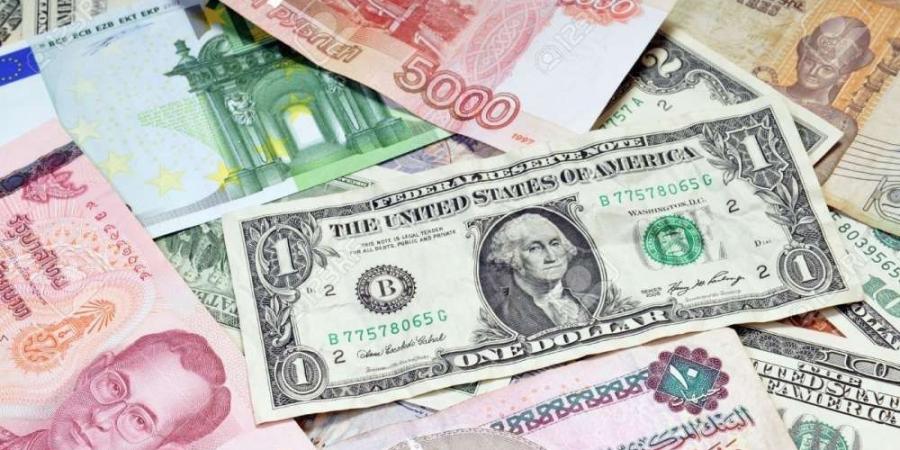 سعر الدولار والعملات العربية في البنوك المصرية.. تحديث فوري