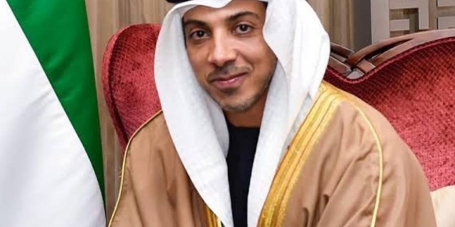 نيابة عن رئيس الدولة.. منصور بن زايد يصل القاهرة للمشاركة في القمة العربية غير العادية