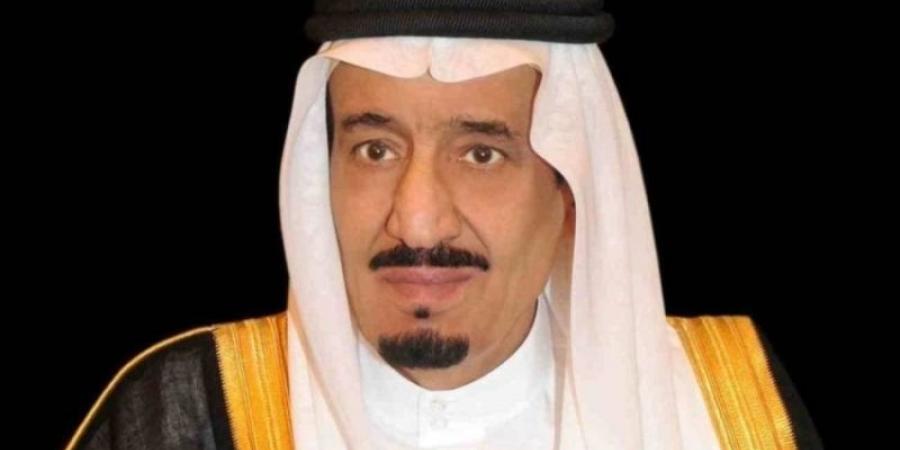 خادم الحرمين يصل إلى جدة قادمًا من الرياض